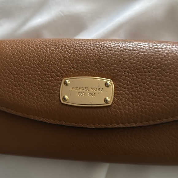 Michael Kors wallet - Picture 11 of 12